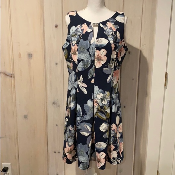 Liz Claiborne Dresses & Skirts - Liz Claiborne Floral and Print Dress